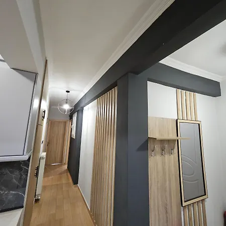 3 Modern With Free Parking Apartment *