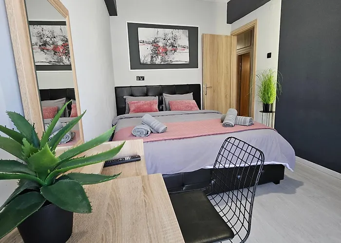 3 Modern With Free Parking *