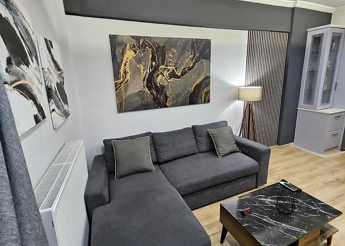 3 Modern With Free Parking *