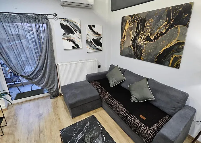 3 Modern With Free Parking *